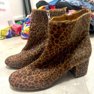 Monki boots in leopard pattern. Small heel.